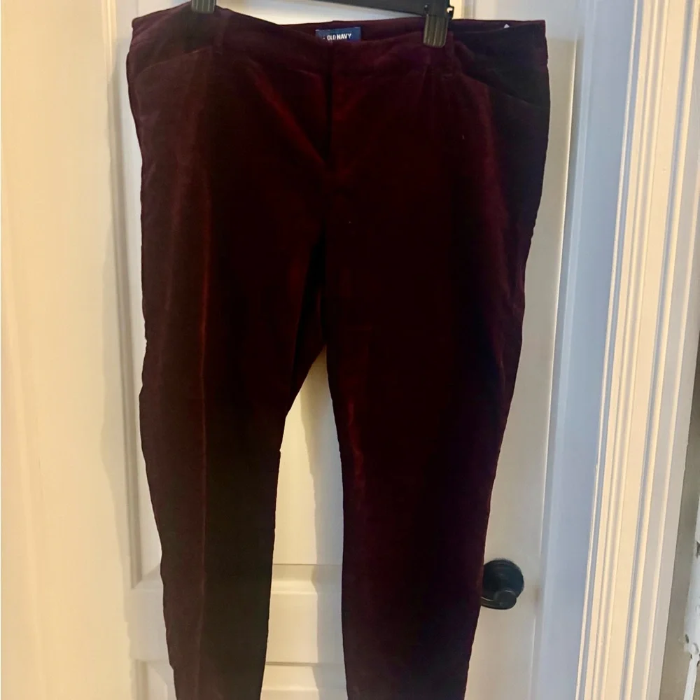 Old Navy Women’s Rich Burgundy Velvet Pixie Pants size 16 - Picture 1 of 5